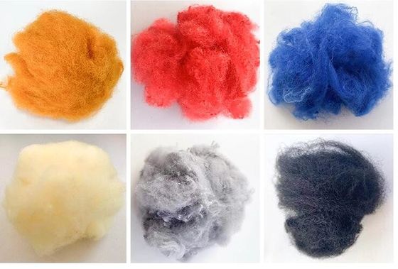 Warna-warni 76mm Polyester Staple Fiber PSF Untuk Mengisi Pemintalan Kain Non Woven
