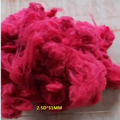 2.5Dtex * 51mm Padat Merah Terang Serat stapel poliester warna daur ulang untuk Bahan Pengisian, Kain Non-Anyaman, Pemintalan