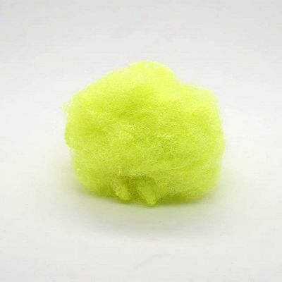 9d X 64mm Segitiga Polyester Staple Fiber Hijau Mengkilap Untuk Kain Bola Tenis